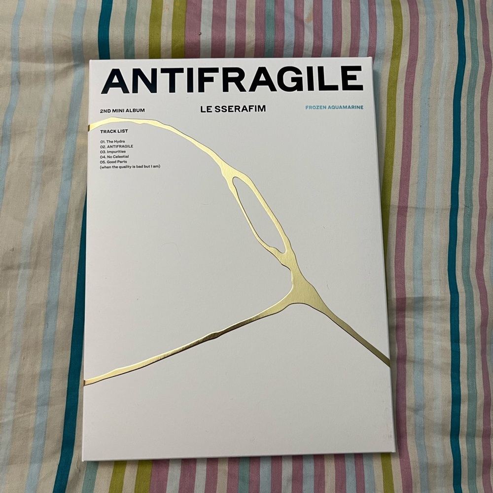 🧡 LESSERAFIM- 2nd EP “Antifragile” / “Frozen Aquamarine” version
